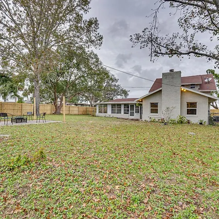 Newly Remodeled Home In Davenport With Backyard!